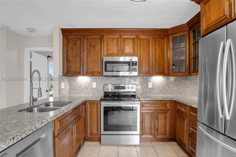 17624 NW 63rd Ct, Hialeah FL - photo 11 of 40