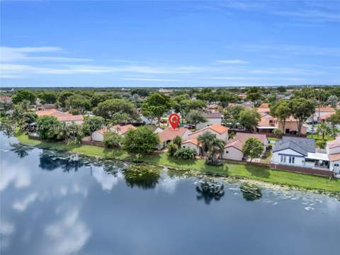 17624 NW 63rd Ct, Hialeah FL - photo 7 of 40