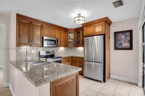 17624 NW 63rd Ct, Hialeah FL - photo 9 of 40