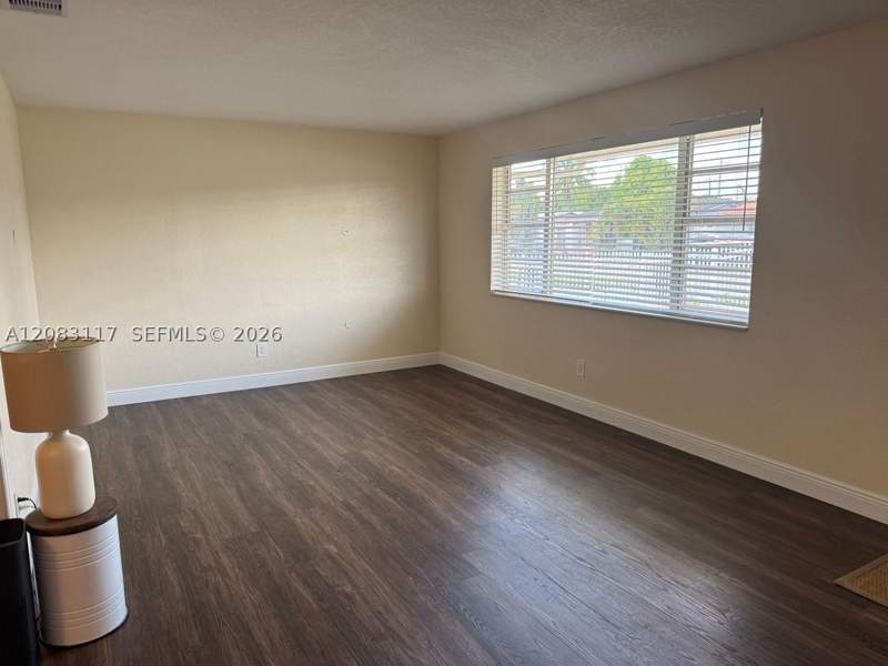 3 bedroom SingleFamilyResidence at 1160 W 33rd Pl, sel-clar manors, Hialeah — photo 4
