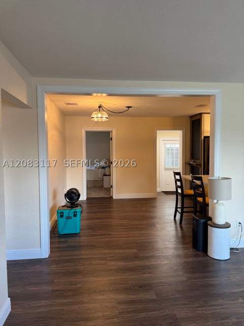 1160 W 33rd Pl, Hialeah FL - photo 6 of 29