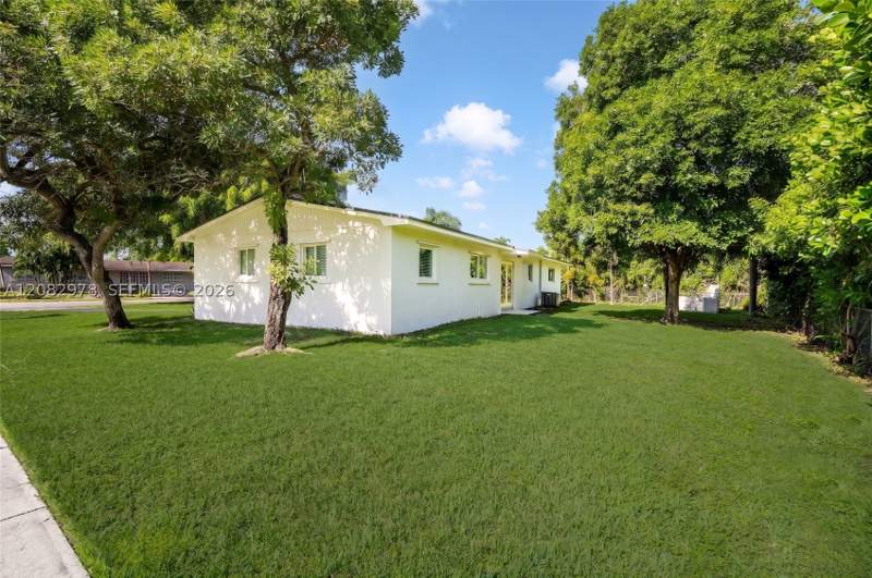 3 bedroom SingleFamilyResidence at 10441 SW 46th Ter, Heftler Homes Sec 1, Miami — photo 2