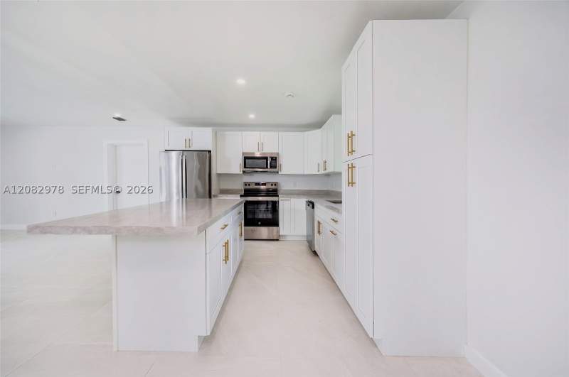3 bedroom SingleFamilyResidence at 10441 SW 46th Ter, Heftler Homes Sec 1, Miami — photo 5