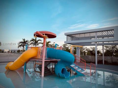 6421 NW 102nd Path 101, Doral FL - photo 11 of 13