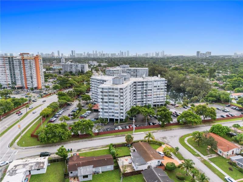 2 bedroom Condominium at 1200 NE Miami Gardens Dr 315W, Wilshire Condo, Miami — photo 3