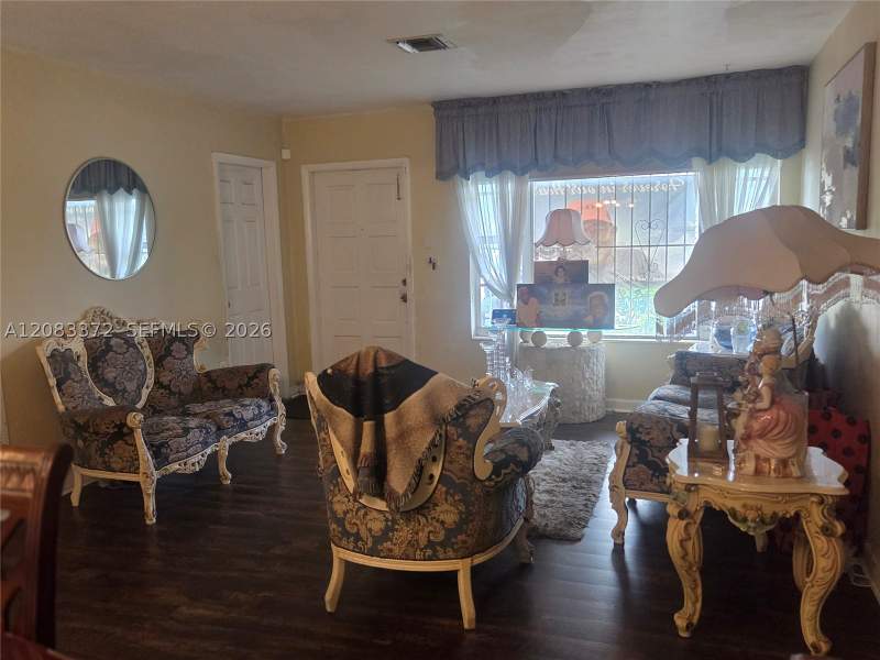 3 bedroom SingleFamilyResidence at 2940 NW 163rd St, Pine Tree Park 1st Addn, Miami Gardens — photo 4