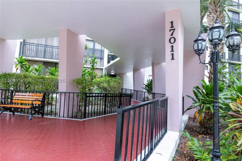 1 bedroom Condominium at 17011 N Bay Rd 716, Plaza Of Americas Condo P, Sunny Isles Beach — photo 3