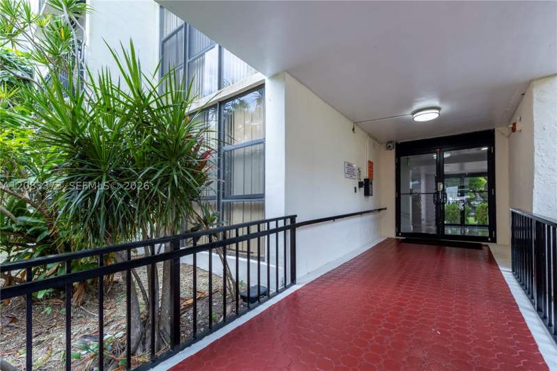 1 bedroom Condominium at 17011 N Bay Rd 716, Plaza Of Americas Condo P, Sunny Isles Beach — photo 4