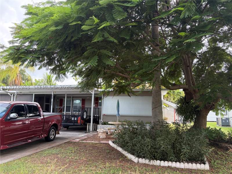2 bedroom MobileHome at 35303 SW 180th Ave Lots 381-382, Gateway West Condo, Homestead — photo 2