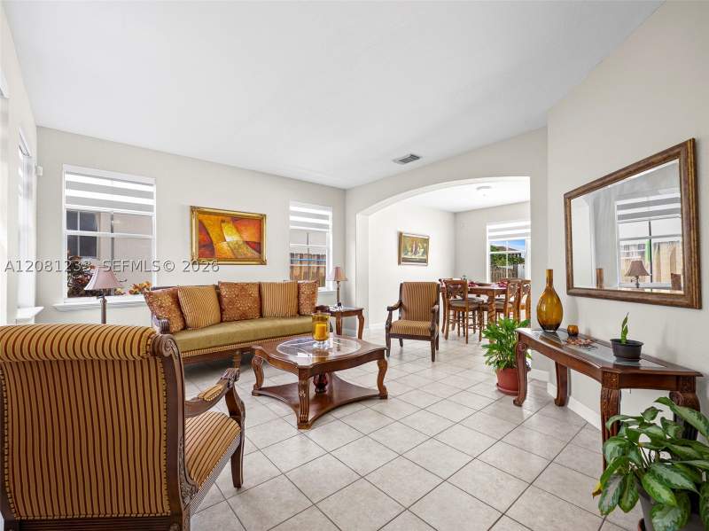 4 bedroom SingleFamilyResidence at 15541 SW 21st Ter, Century Estates 1st Addn, Miami — photo 3