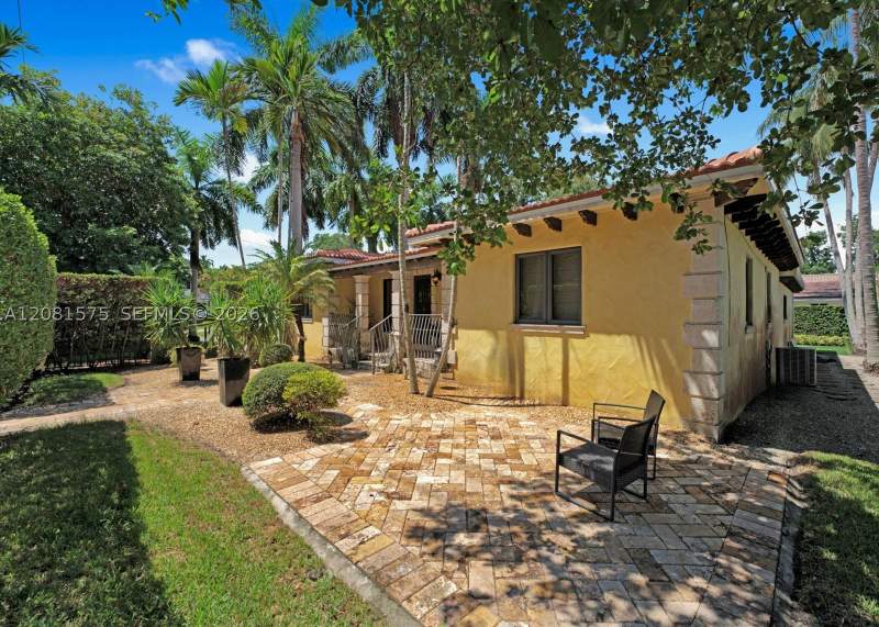 3 bedroom SingleFamilyResidence at 9204 NE 10th Ave, Amd Pl Golden Gate Pk, Miami Shores — photo 4