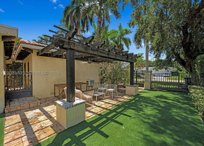 3 bedroom SingleFamilyResidence at 9204 NE 10th Ave, Amd Pl Golden Gate Pk, Miami Shores — photo 5