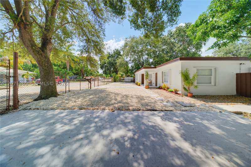 3 bedroom SingleFamilyResidence at 2101 NW 93rd Ter, Shannon Pk 1st Addn, Miami — photo 4