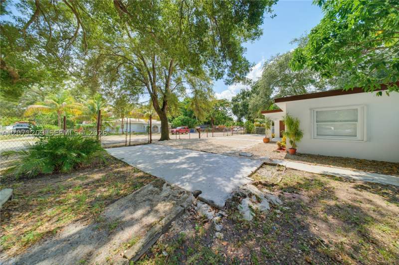 3 bedroom SingleFamilyResidence at 2101 NW 93rd Ter, Shannon Pk 1st Addn, Miami — photo 5