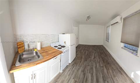 455 NE 131st St, North Miami FL - photo 10 of 13