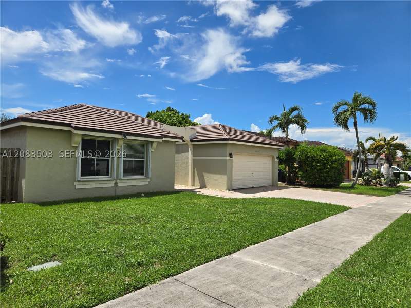 3 bedroom SingleFamilyResidence at 14246 SW 162nd St, Laguna Ponds Sec I, Miami — photo 3
