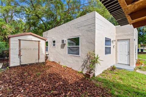 16860 NE 3rd Ct, North Miami Beach FL - photo 8 of 43