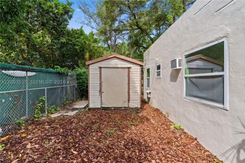 16860 NE 3rd Ct, North Miami Beach FL - photo 9 of 43