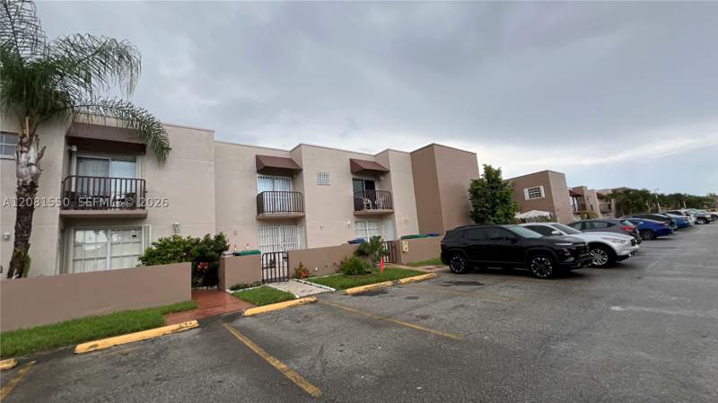 2 bedroom Townhouse at 1990 SW 121st Ct 236, Les Chateaux At Int Garde, Miami — photo 2
