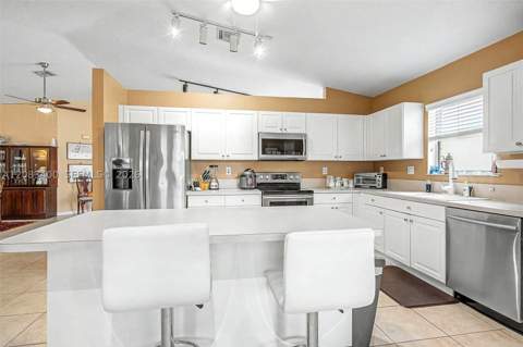 14033 SW 155 Ct, Miami FL - photo 12 of 30