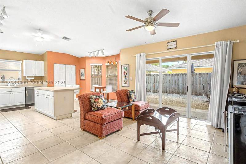 3 bedroom SingleFamilyResidence at 14033 SW 155 Ct, Oak Creek North Replat, Miami — photo 3