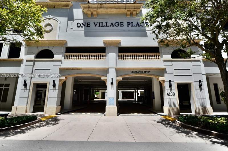 2 bedroom Condominium at 4100 Salzedo St 919, One Village Place Condo, Coral Gables — photo 2