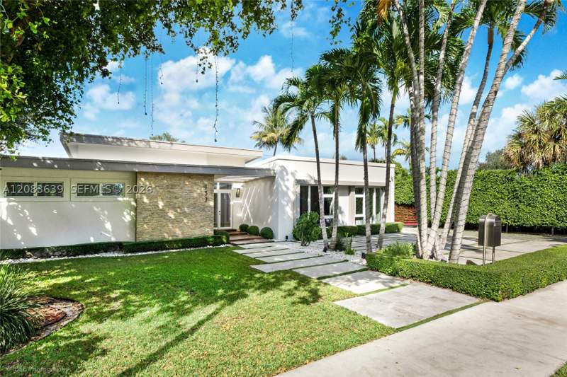 5 bedroom SingleFamilyResidence at 137 W Shore Dr, Bay Heights 1st Addn, Miami — photo 3