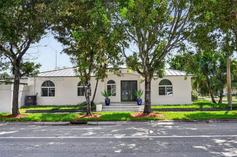4 bedroom SingleFamilyResidence at 3197 W 79th Pl, Ponderosa Phase 2, Hialeah — photo 3