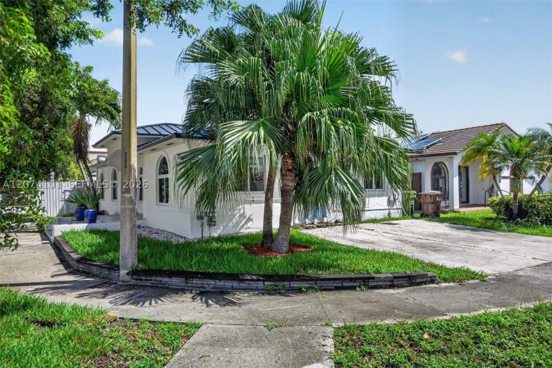 4 bedroom SingleFamilyResidence at 3197 W 79th Pl, Ponderosa Phase 2, Hialeah — photo 4