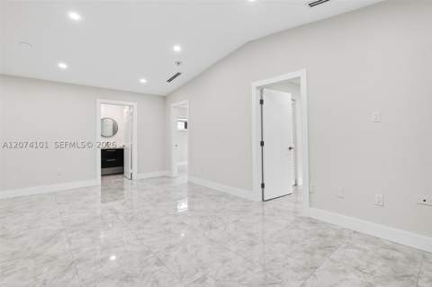 3197 W 79th Pl, Hialeah FL - photo 7 of 33