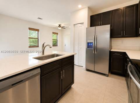 1100 SE 26th Ter, Homestead FL - photo 9 of 27