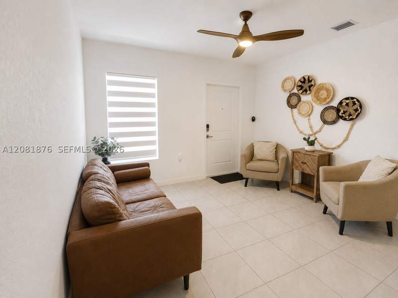 4 bedroom Townhouse at 489 NE 4th St, Fvp Subdivision, Florida City — photo 3