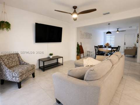 489 NE 4th St, Florida City FL - photo 6 of 37