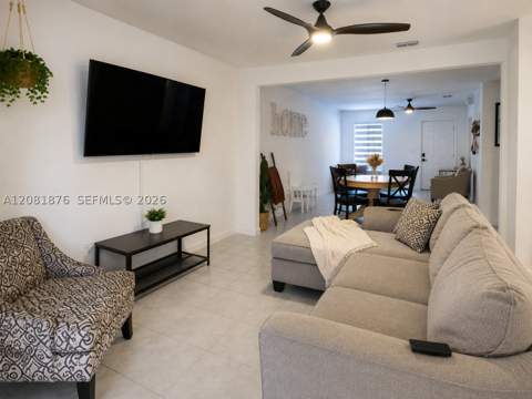489 NE 4th St, Florida City FL - photo 8 of 37