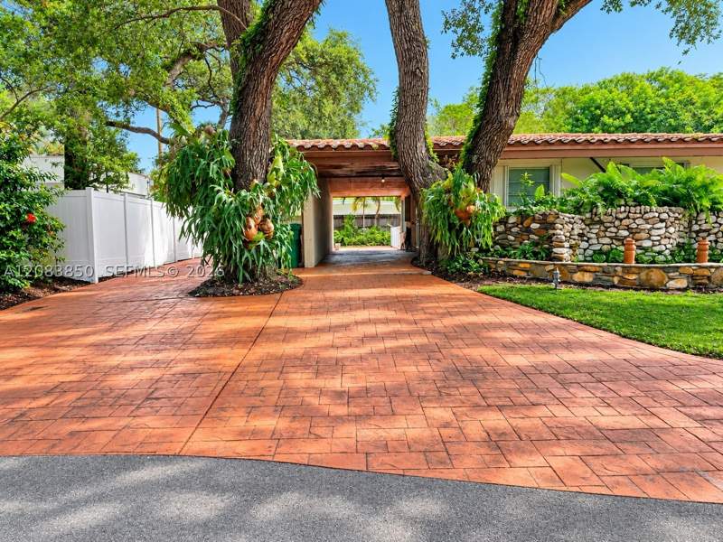 4 bedroom SingleFamilyResidence at 2161 NE 190th Ter, Sky Lake Enchanted Garden, Miami — photo 3