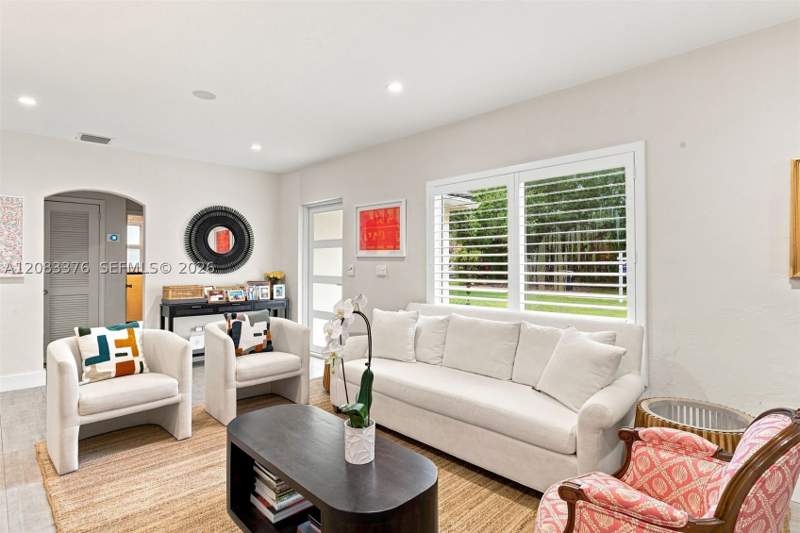 3 bedroom SingleFamilyResidence at 5763 SW 51st St, Biltmore Heights Red Rd A, Miami — photo 5
