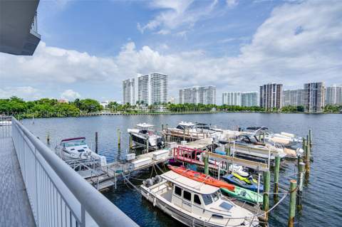 18071 Biscayne Blvd Ph04 & Ph03, Aventura FL - photo 24 of 26