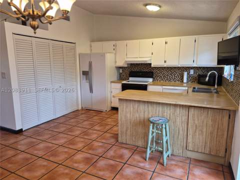 8433 SW 147th Pl, Miami FL - photo 6 of 19