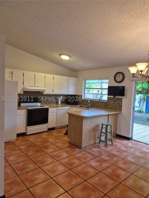 8433 SW 147th Pl, Miami FL - photo 7 of 19