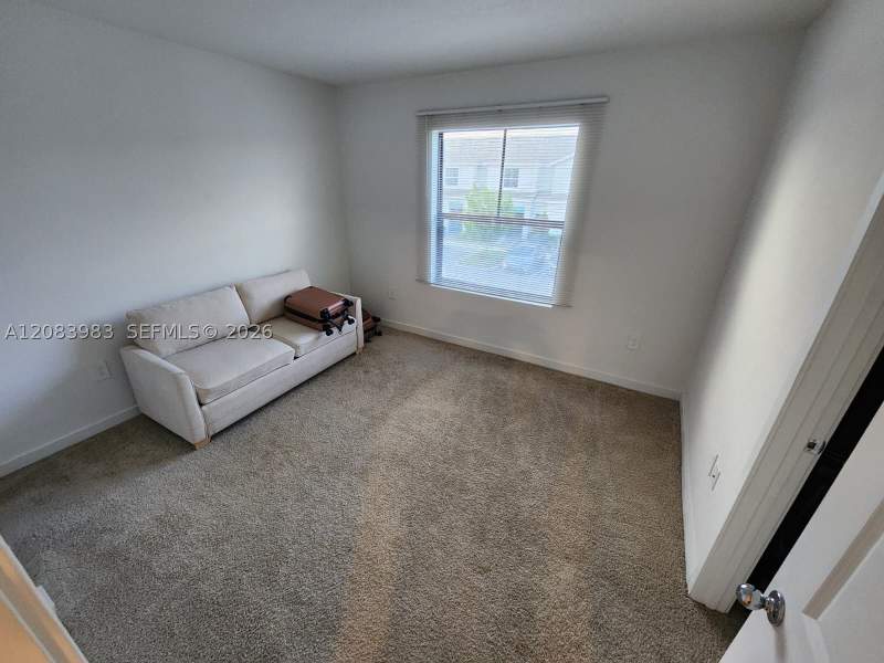 3 bedroom Townhouse at 326 NE 1st Dr, Florida City Park Rev, Florida City — photo 2