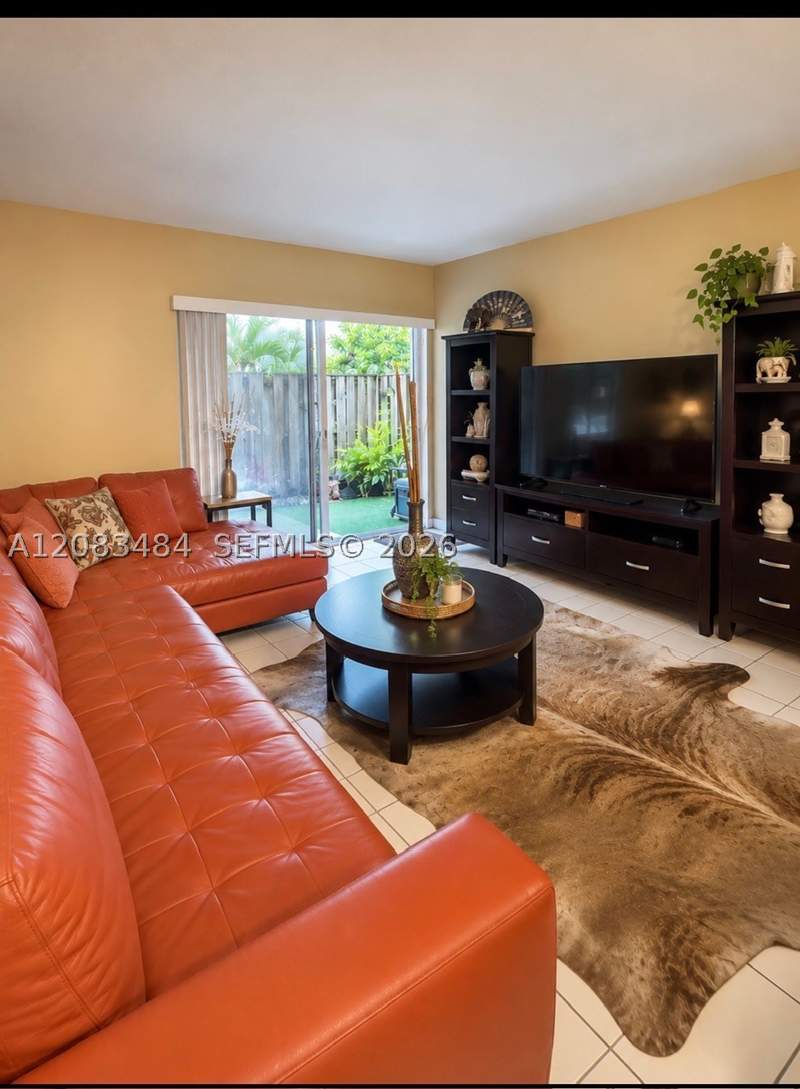 1 bedroom Condominium at 9631 SW 77 Av 101 C, Woodside In Kendall Condo, Miami — photo 2