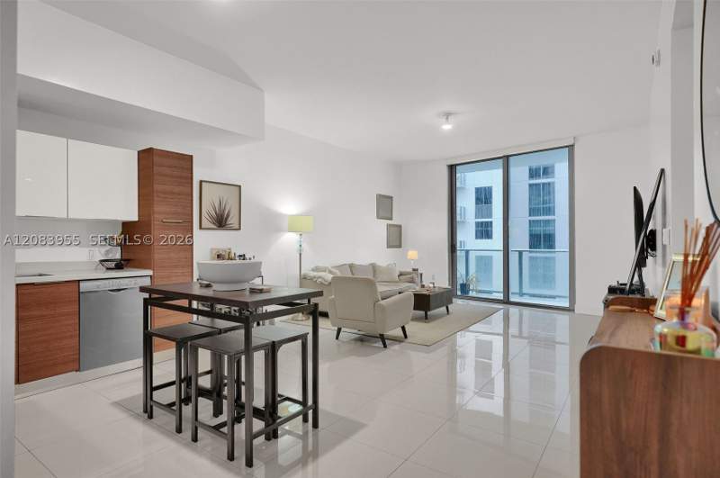 1 bedroom Condominium at 1010 SW 2nd Ave 2005, Brickell Ten Condo, Miami — photo 3