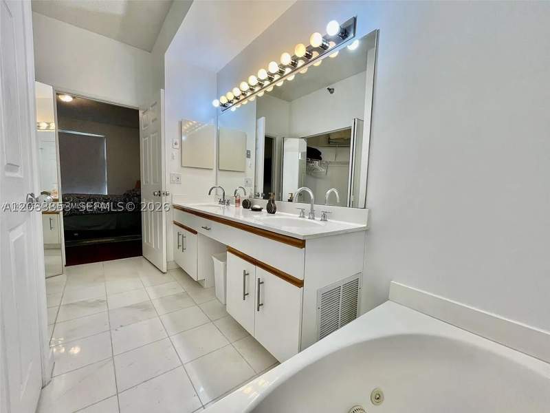 2 bedroom Condominium at 3400 NE 192nd St Ph7, Mystic Pointe Tower 600 C, Aventura — photo 5
