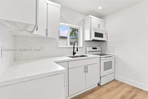 4795 E 8th Ct, Hialeah FL - photo 13 of 27