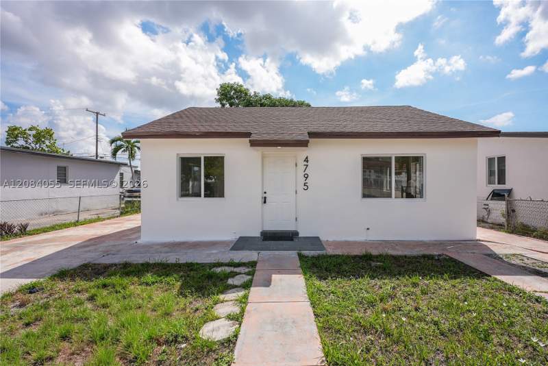 5 bedroom SingleFamilyResidence at 4795 E 8th Ct, Ingleside Park Rev, Hialeah — photo 2
