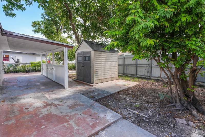 5 bedroom SingleFamilyResidence at 4795 E 8th Ct, Ingleside Park Rev, Hialeah — photo 4