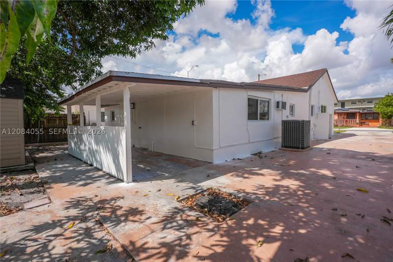 5 bedroom SingleFamilyResidence at 4795 E 8th Ct, Ingleside Park Rev, Hialeah — photo 5