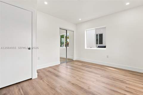4795 E 8th Ct, Hialeah FL - photo 8 of 27