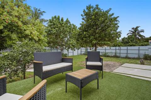 1260 NE 155th St, North Miami Beach FL - photo 15 of 37