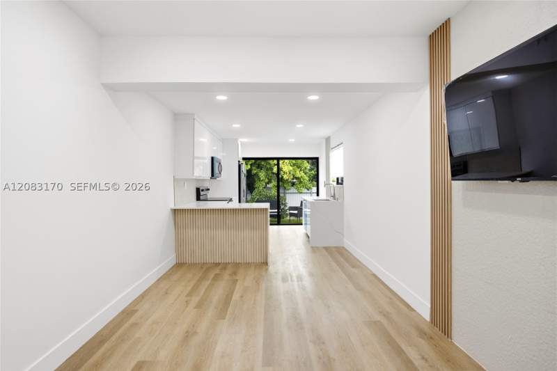 2 bedroom SingleFamilyResidence at 1260 NE 155th St, Fulford By The Sea Sec J, North Miami Beach — photo 4